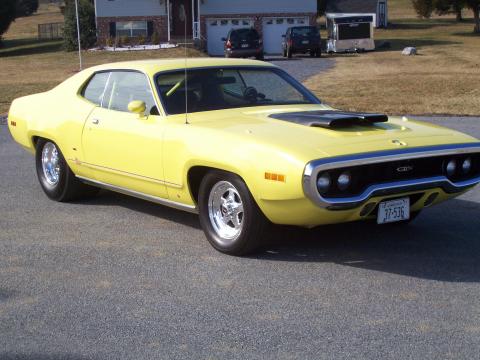 Yellow 1971 Plymouth Satellite GTX Clone with Black interior 1971 Plymouth