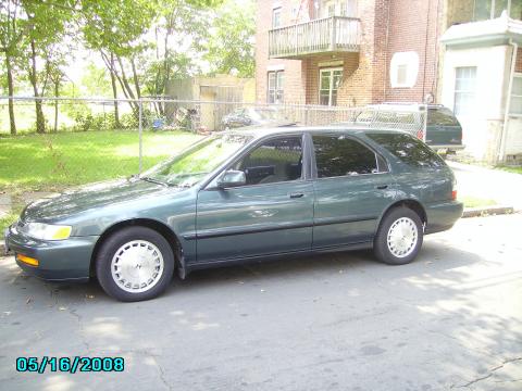 Dark Eucalyptus Green Pearl Metallic 1996 Honda Accord EX Wagon with Gray 
