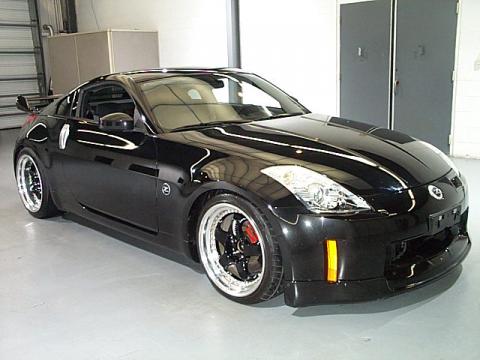 Magnetic Black Pearl 2006 Nissan 350Z Coupe with Carbon Black interior 2006
